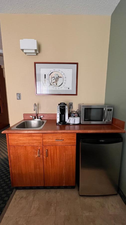 The Frobisher Inn Iqaluit Bagian luar foto