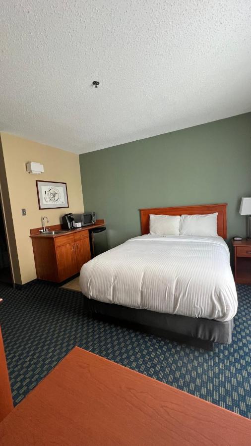 The Frobisher Inn Iqaluit Bagian luar foto